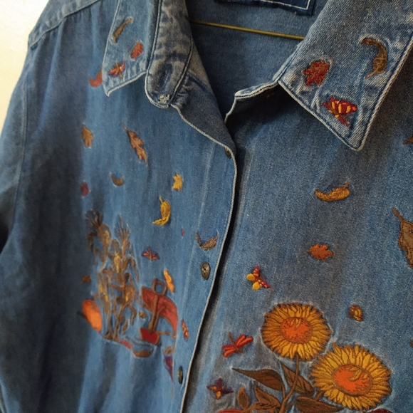 Vintage button up with embroidery - Picture 2 of 4